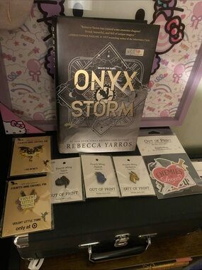 NWT Onyx Storm Hardcover Book && Pins with Sticker set